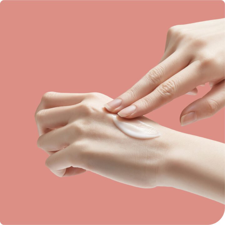 Silk Skin Hand Cream Woody Amber & Leather - Image 2